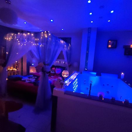 Loft Avec Baignoire Spa Lecrin Romantique Ochancourt Exterior foto