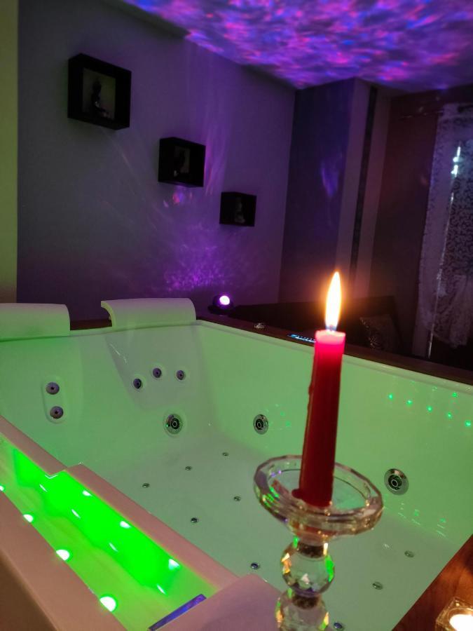 Loft Avec Baignoire Spa Lecrin Romantique Ochancourt Exterior foto