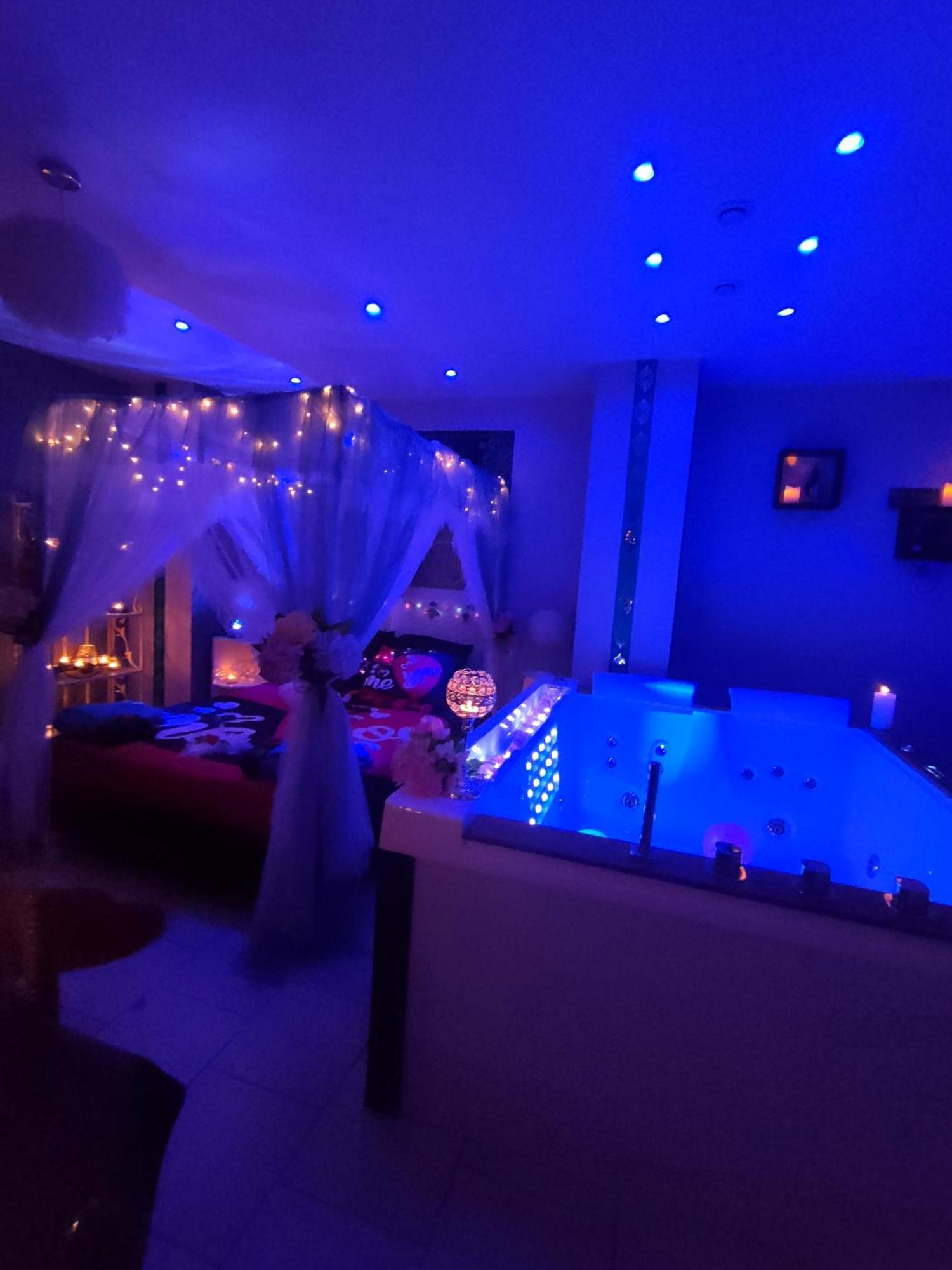 Loft Avec Baignoire Spa Lecrin Romantique Ochancourt Exterior foto